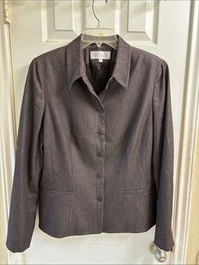 Worth top stitch fully lined fitted jacket.